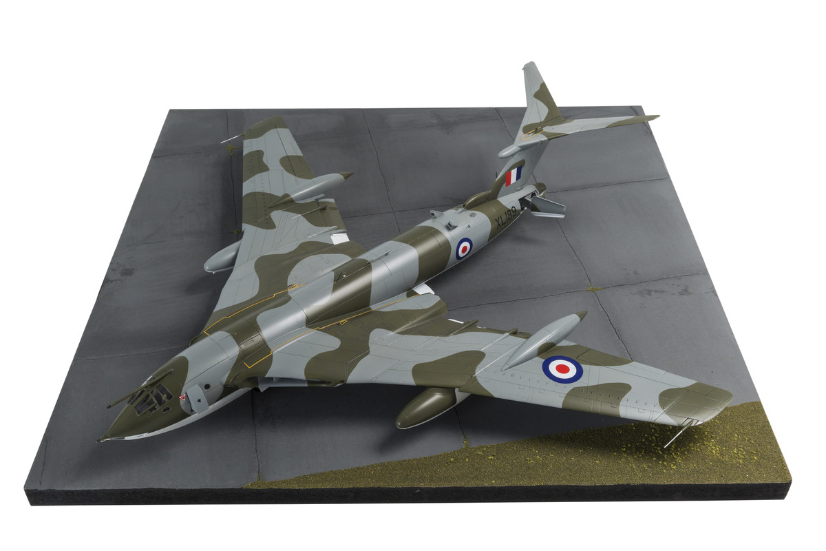 A12008 Самолет Handley Page Victor B.2 1/72 Airfix