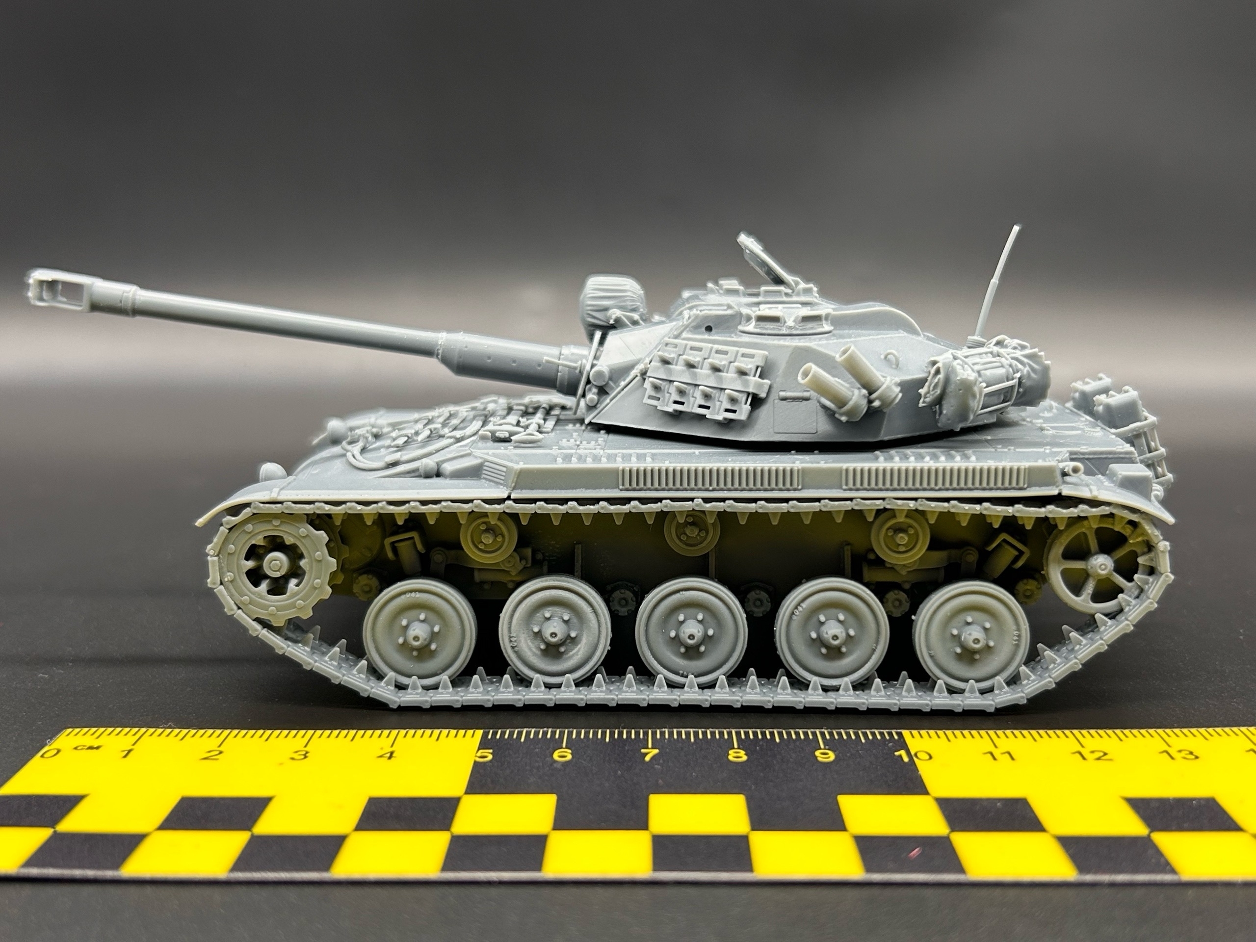 AM36022 Французский легкий танк AMX ELC bis «Елка» Arma Models