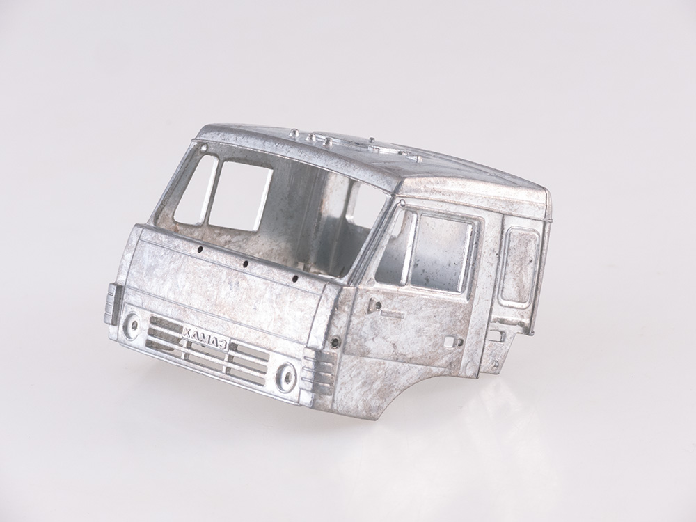 1304AVD Сборная модель КАМАЗ-4350 4x4 Мустанг AVD Models