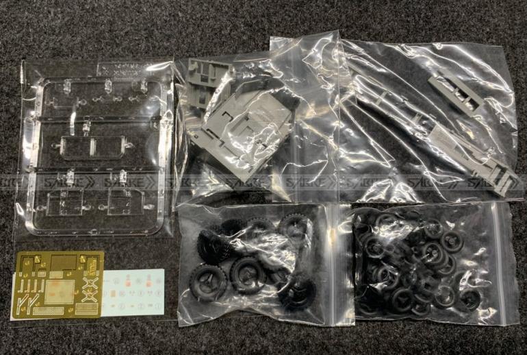 72C02SBR ТЯГАЧ M1070 И полуприцеп M1000 HET Sabre