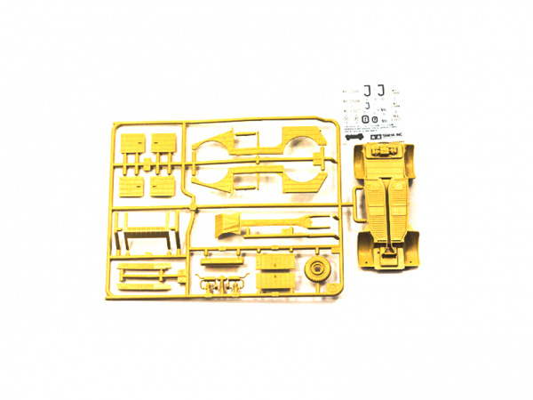 35238T Автомобиль Kubelwagen Type 82 (афр. корпус) с 1 фигурой Tamiya