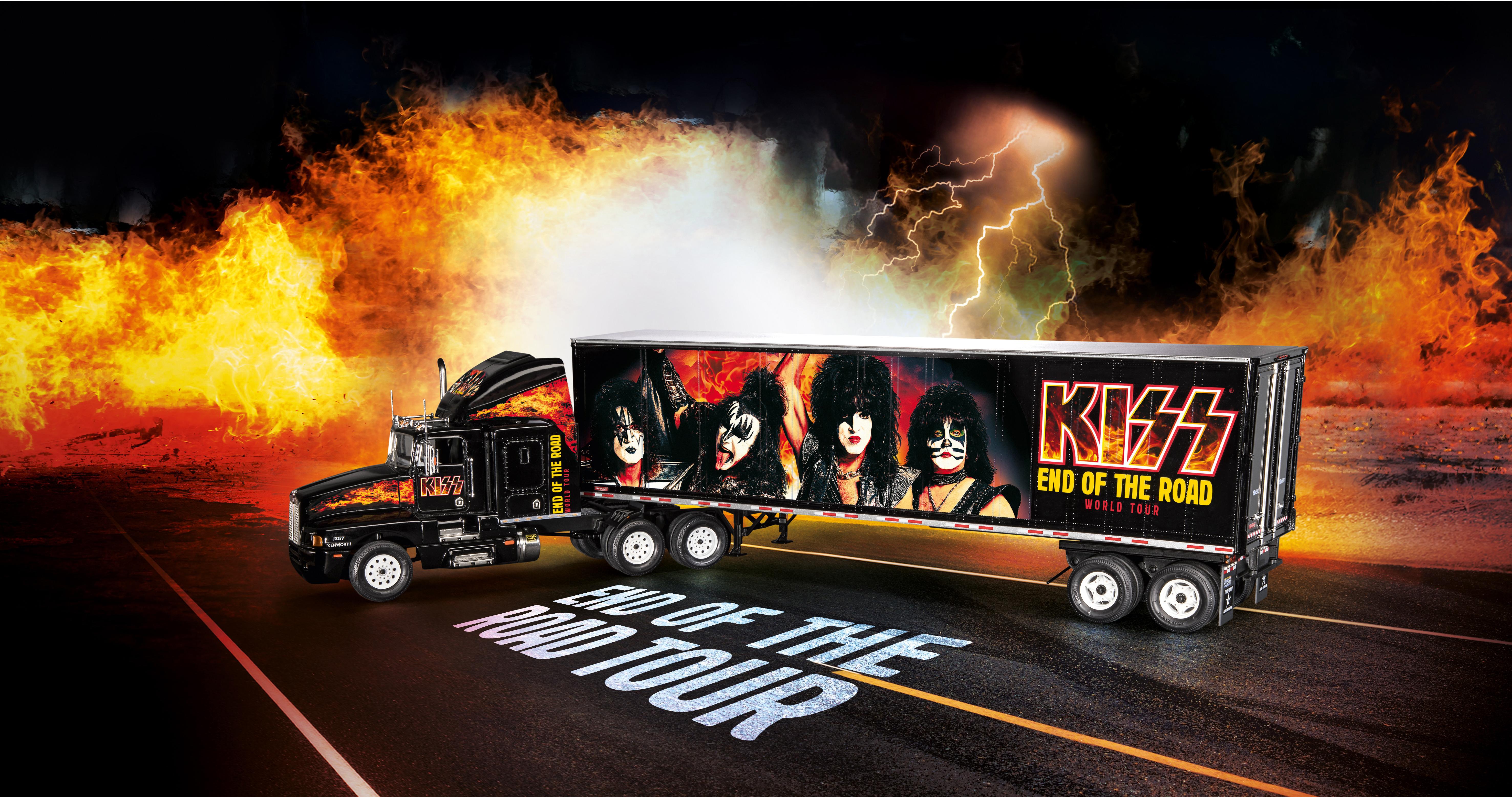 07644RE Подарочный набор Трейлер KISS Revell
