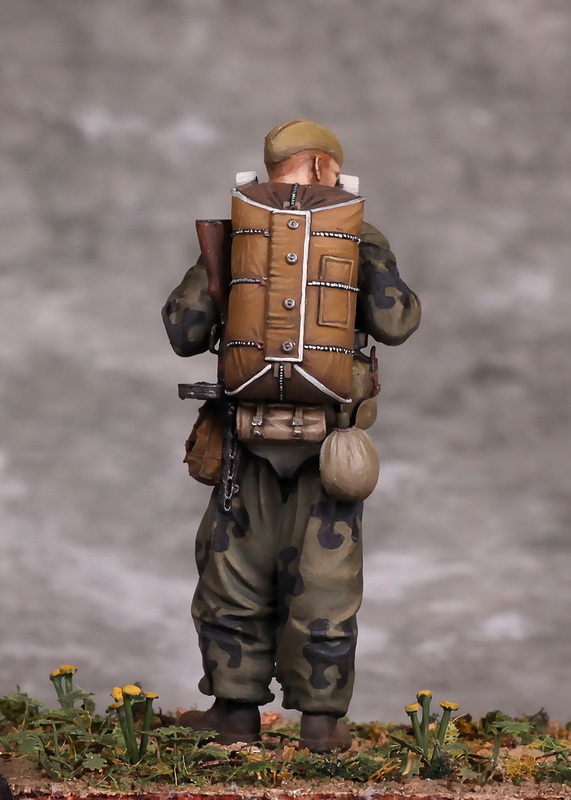 3105SOGA Ручной пулемётчик парашютист (второй номер)РККА. 1941 г. SOGA Miniatures