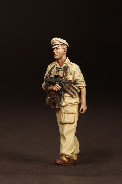 35129SOGA Officer  Fallschirmjager- Brigade Ramcke. El Alamein, August 1942. SOGA Miniatures