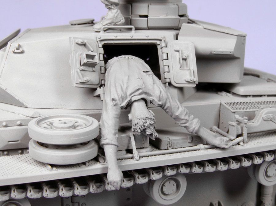 T-35090 Немецкие танкисты эвакуация из подбитого танка (1941-45 гг) (3) Tank