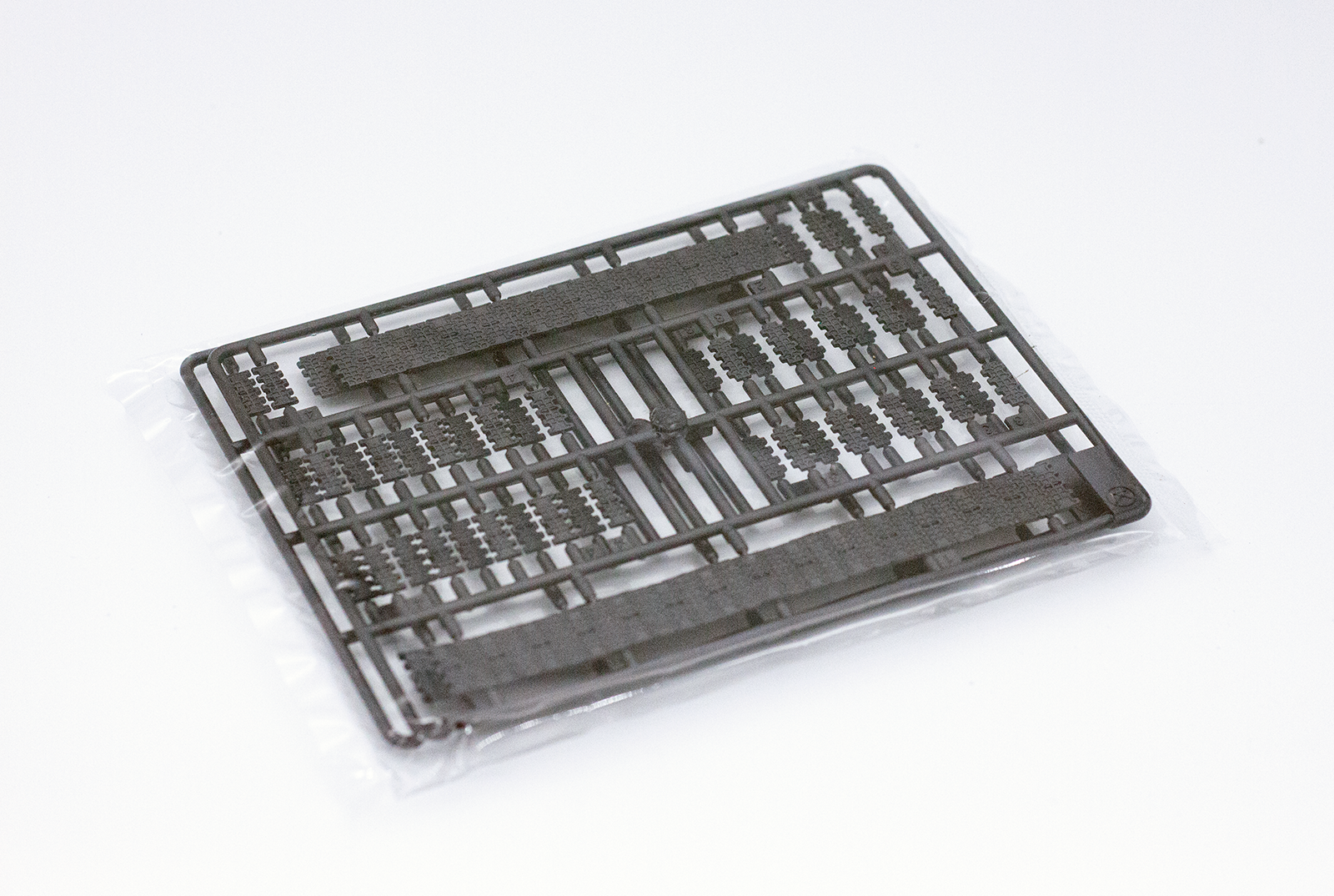 303566  Игрушка  техника и вооружение  Советский танк Т-34-76 выпуск начала 1943 г. Моделист