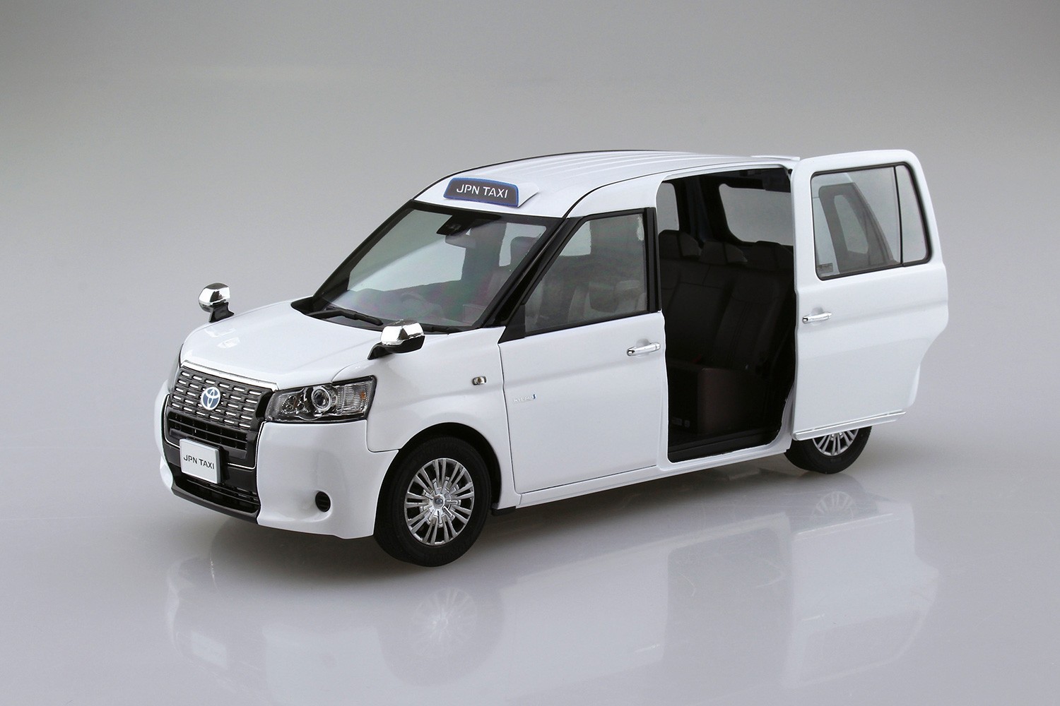 05712 Toyota NTP10 JPN Taxi '17 Super White Aoshima