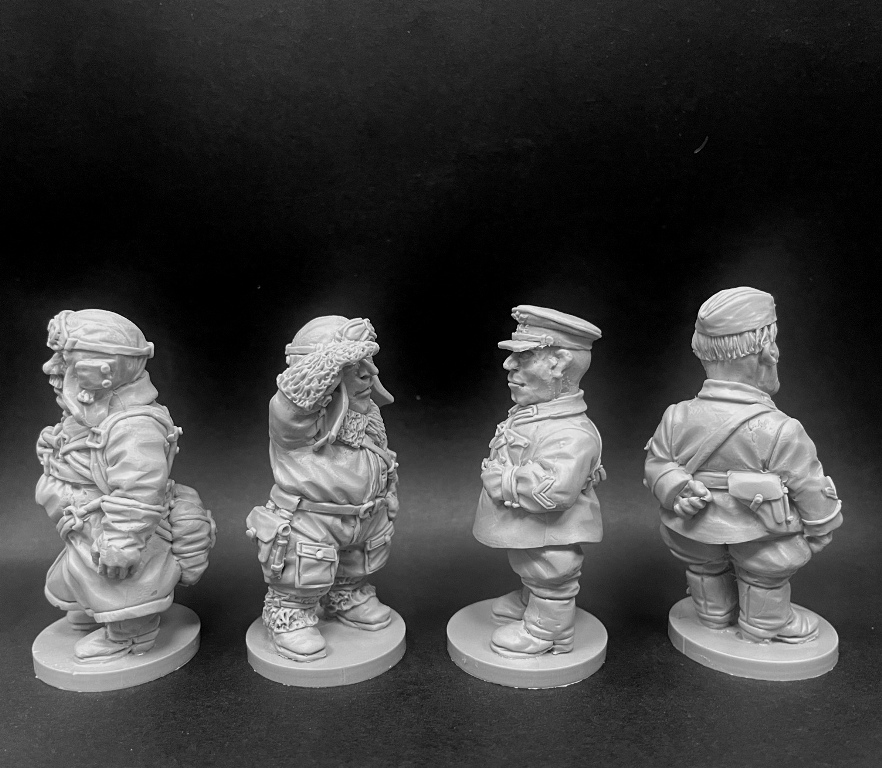 CHM-50.13. Шаржевая миниатюра. WW2: Советская Армия, набор №1 (летчики). В комплекте 4 фигуры. Материал - смола. Chronos Miniatures