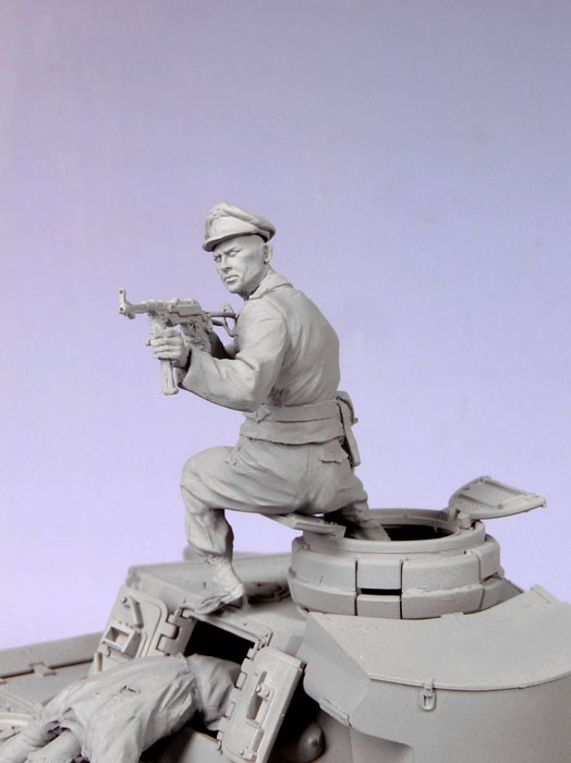 T-35090 Немецкие танкисты эвакуация из подбитого танка (1941-45 гг) (3) Tank