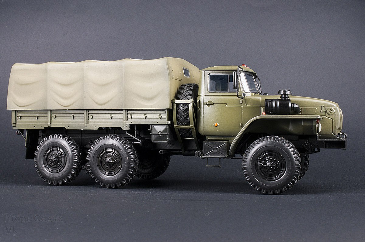 3654 Армейский трехосный грузовик Урал 4320 Звезда