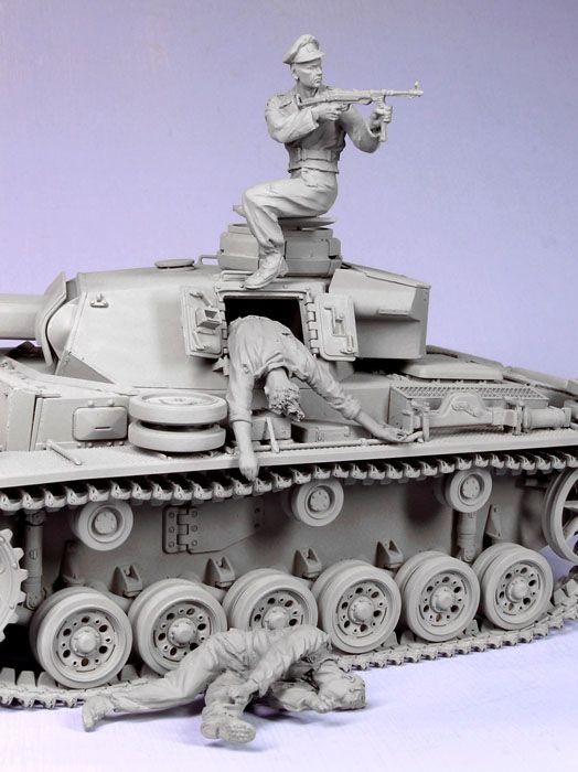 T-35090 Немецкие танкисты эвакуация из подбитого танка (1941-45 гг) (3) Tank