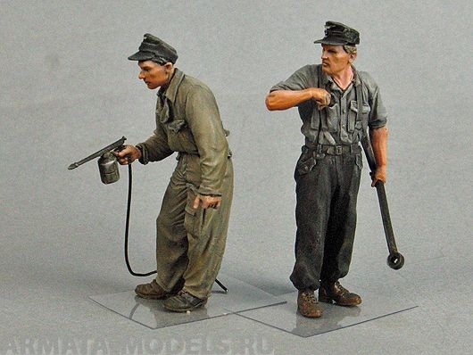 T35129 Немецкие танкисты (покраска техники) лето 1943-45 гг (2) Tank