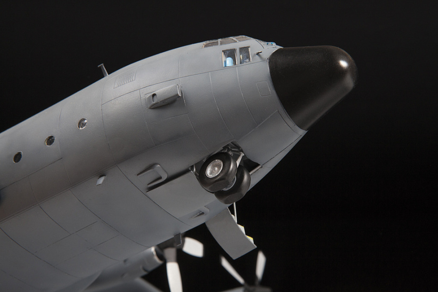 7321 Американский военно-транспортный самолет C-130 Геркулес Звезда