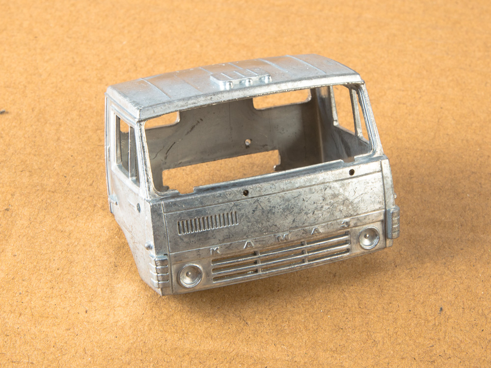1410AVD Сборная модель КАМАЗ-5320 бортовой с тентом AVD Models