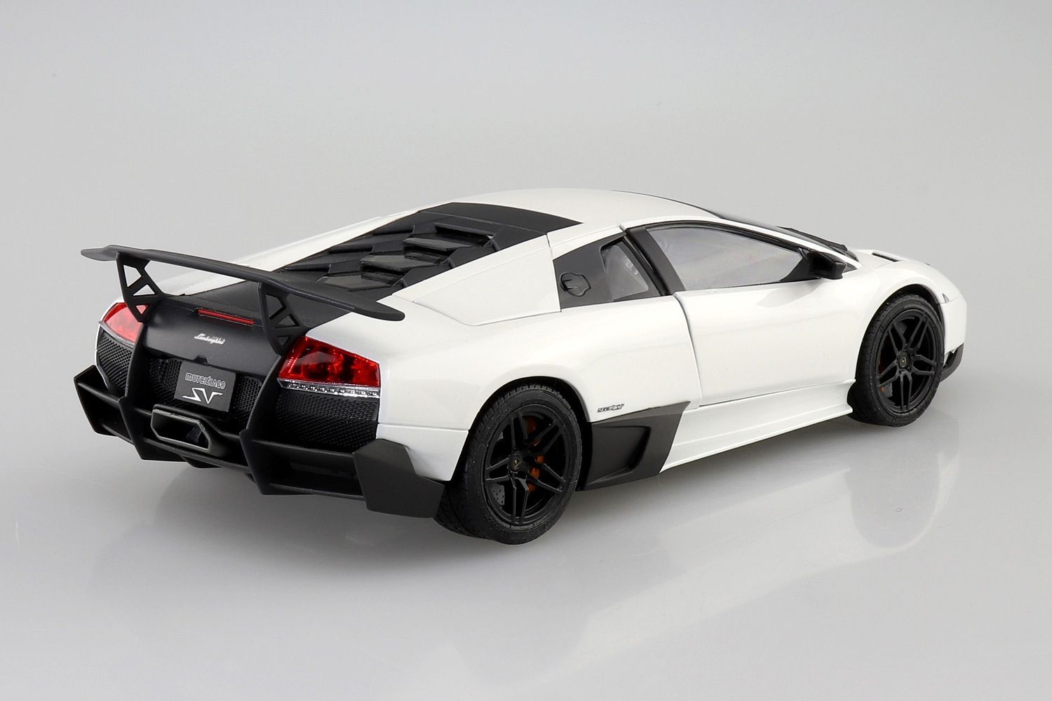 05901 Lamborghini Murcielago LP670-4 SV Aoshima
