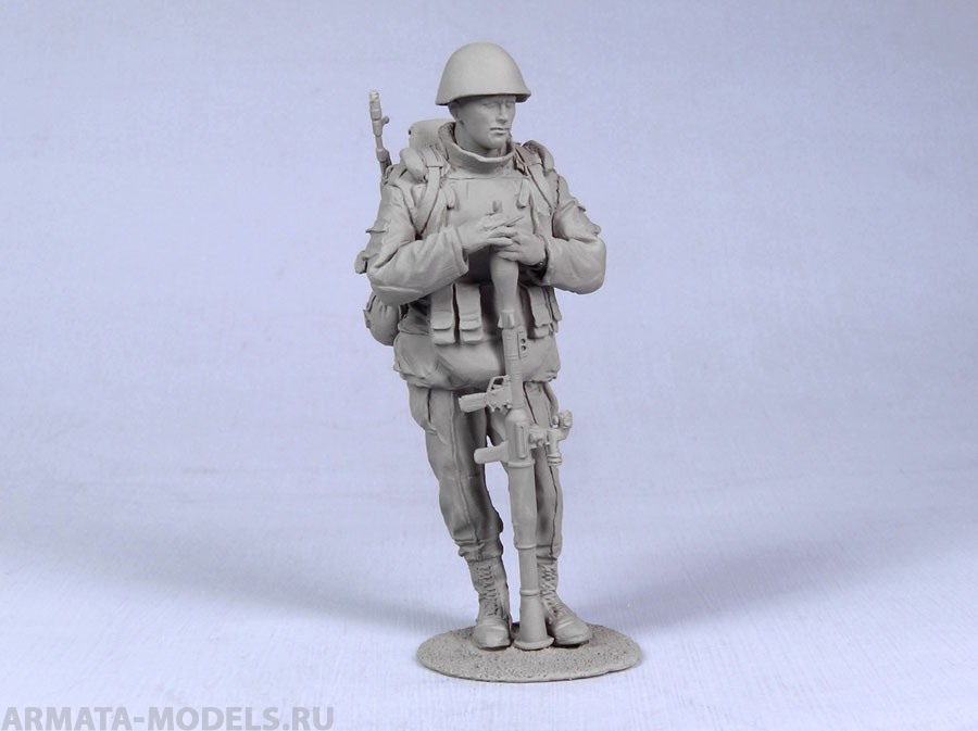 Т-35068 Российский солдат с РПГ-7 (Чечня 1994-2005 гг) с подставкой Tank