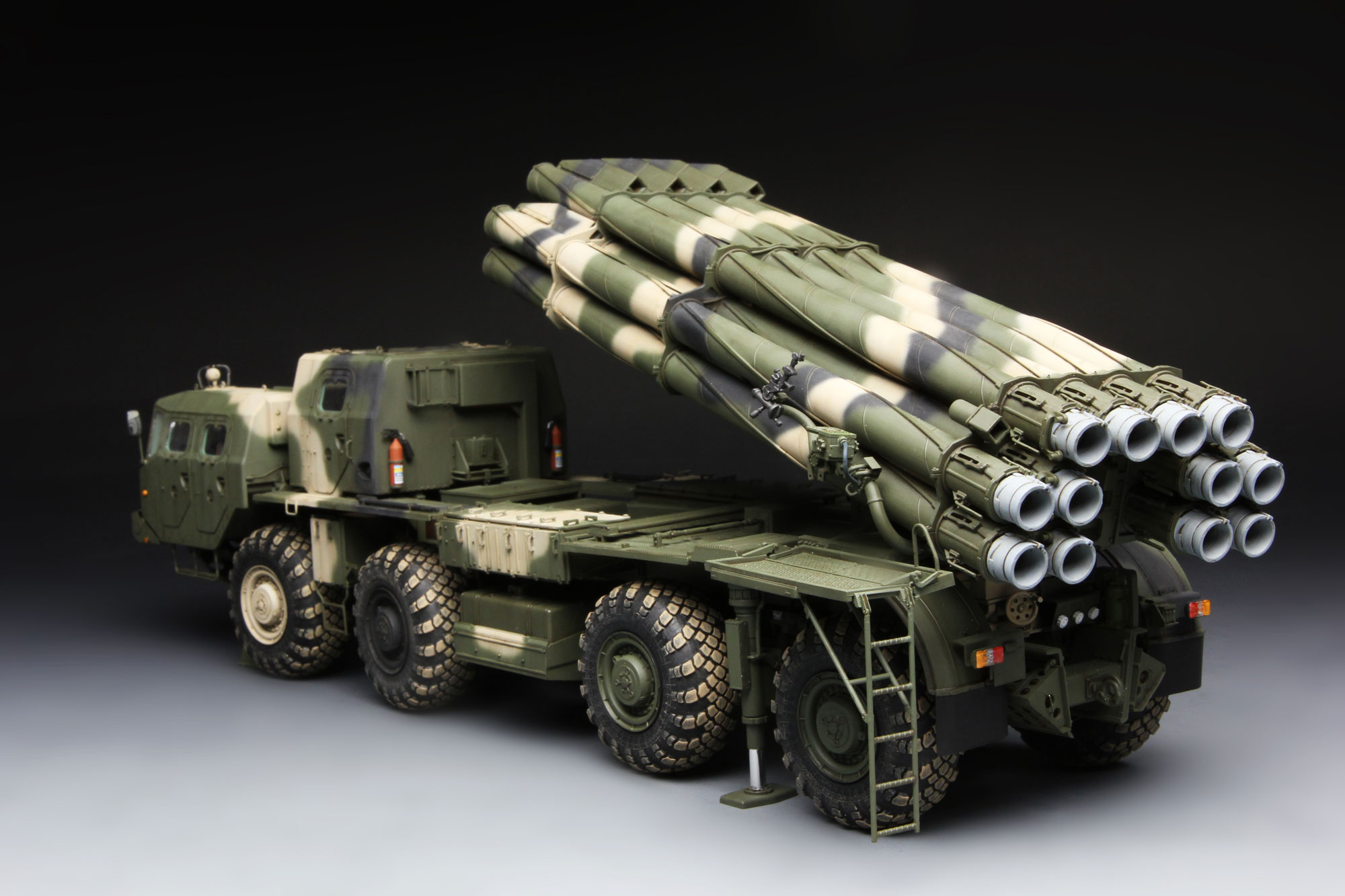 SS-009 RUSSIAN LONG-RANGE ROCKET LAUNCHER 9A52-2 SMERCH Meng