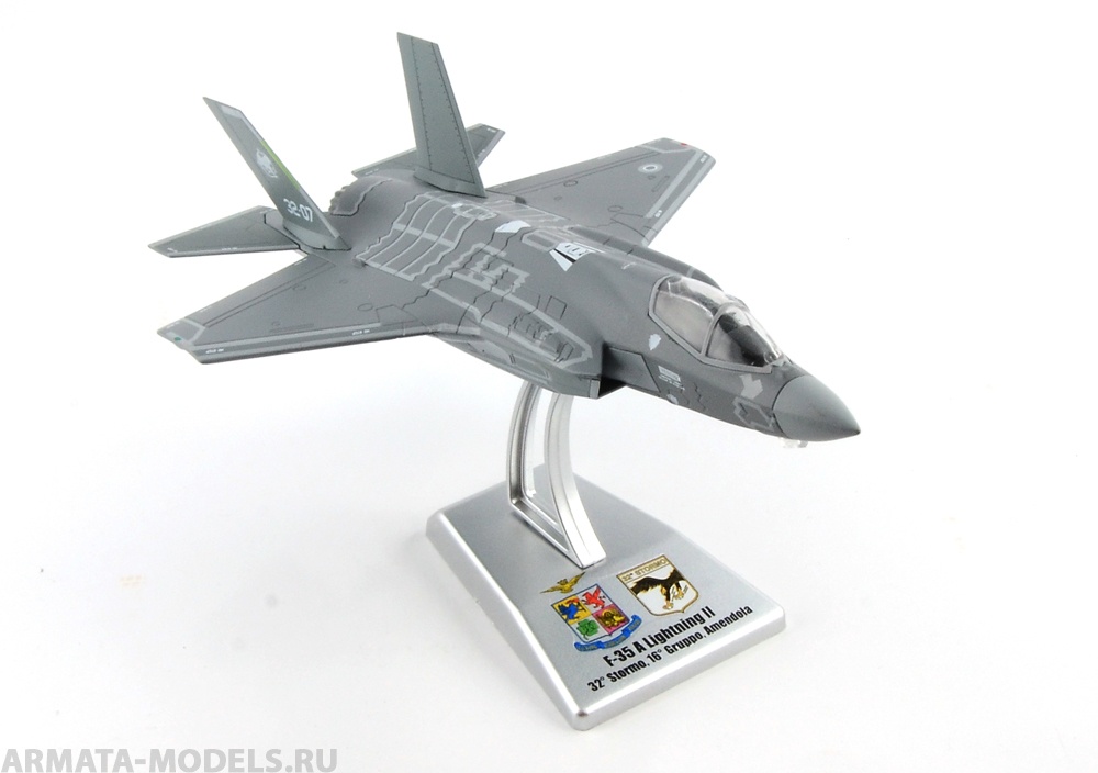 48215ИТ Самолет F-35A LIGHTNING II  1:100 sc. 32° Stormo AM Italeri