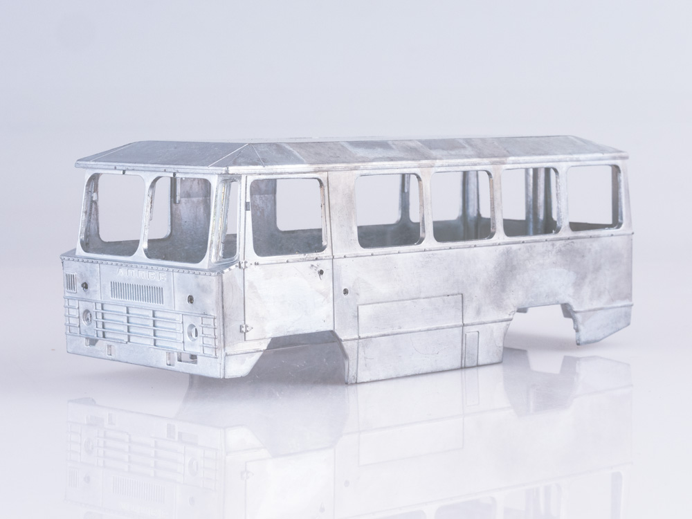 4019AVD Сборная модель Автобус повышенной проходимости АПП-66 AVD Models