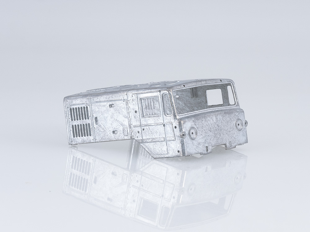 1353AVD Сборная модель Седельный тягач МАЗ-537 AVD Models
