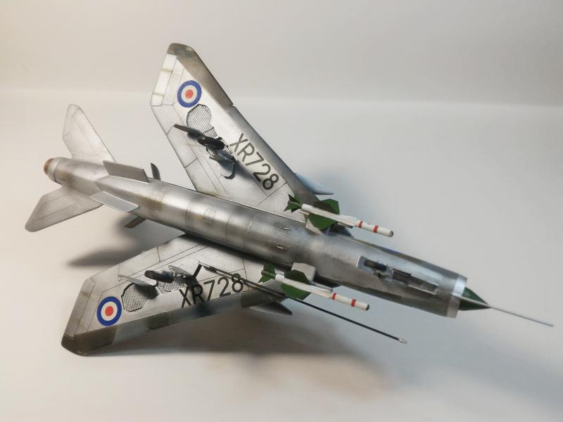 72025  Многоцелевой истребитель Лайтнинг ARK model