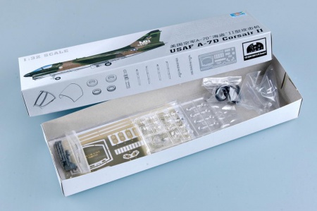 02245P USAF A-7D Corsair II Trumpeter