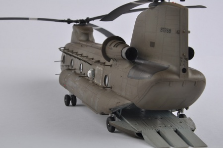 81773HB Сборная модель Вертолет CH-47D CHINOOK Hobby Boss